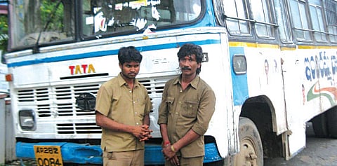 AP bus crew held for smuggling PDS rice