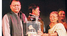 Raju Mishra presented FitFat Bioscope award