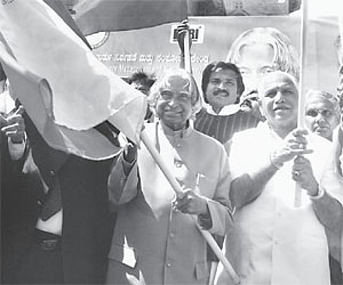 Former president A P J Abdul Kalam with Chief Minister B S Yeddyurappa flagging off the 108 Emergency Response Services in Karnataka, in Bangalore.