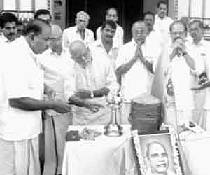 NSS general secretary P K Narayana Panicker inaugurating the campaign jatha organised by Pathanamthitta NSS Taluk Union at Aranmula Sree Parthasarathi