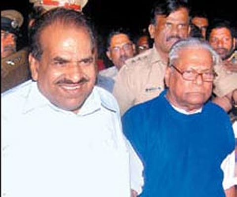 Kerala Home Minister Kodiyeri Balakrishnan and Chief Minister V S Achuthanandan visiting the house of Major Sandeep Unnikrishnan in Bangalore on Sunda
