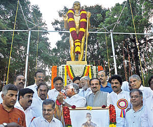 The statue of Kannada saint-poet Sarvajna at Jeeva Park in Ayanavaram with Karnataka Chief Minister B S Yeddyurappa (centre) in the foreground, in the