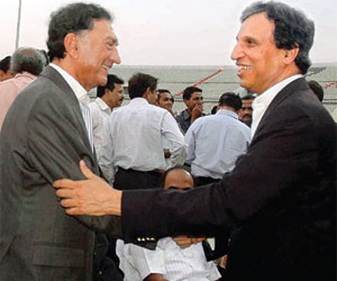 Former Pakistan skipper Asif Iqbal greeting Jayanthilal while Abbas Ali Baig is also seen.