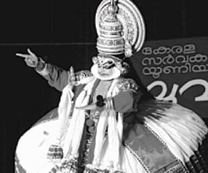 Meera Anil, Mar Baselios College of Engineering, Thiruvananthapuram, who came first in Kathakali (female). (Right) Radhika Narayanan, Mohandas Colleg