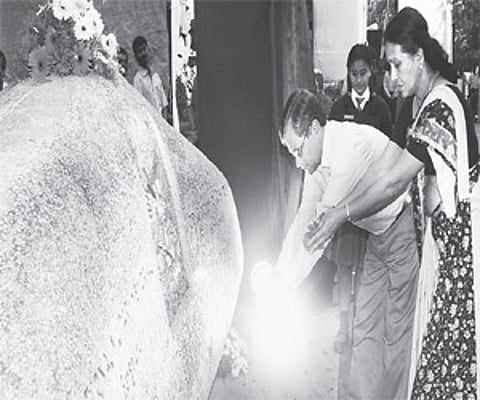 Parents of the slain NSG commando Sandeep Unnikrishnan offering flowers at the newly inaugurated National Military Memorial at Indira Gandhi Musical F