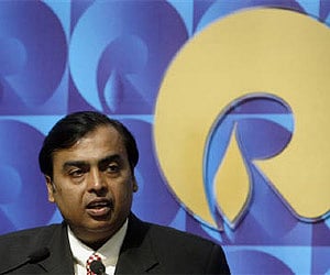Mukesh Ambani, chairman of Reliance Industries, speaks during a news conference in Mumbai in this September 21, 2008 file photo. (Photo: Reuters)