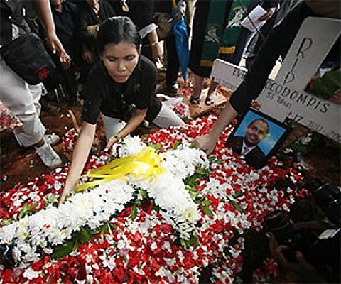 First funeral held for Jakarta bomb victims