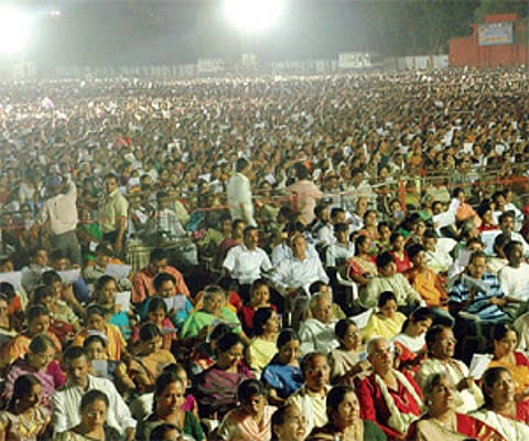 (Above) Musicians and singers rendering Annamacharya kirtans in chorus.