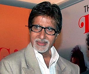 Amitabh turns down Australian doctorate