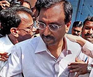 B Ramalinga Raju being taken to CBI custody from Chanchalguda Central Prison in Hyderabad. (Photo: PTI)