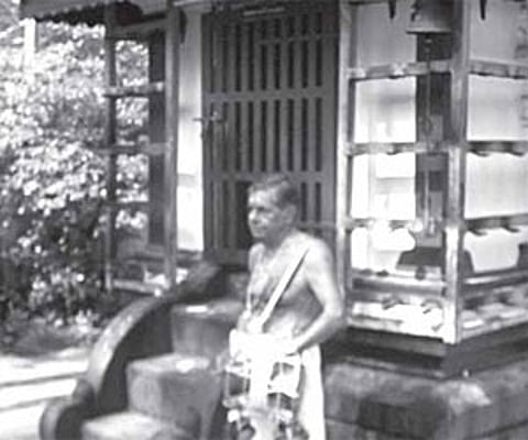 Sadanam Divakara Marar presenting sopana sangeetham at Thamaramkulangara Sree Dharma Sastha Temple