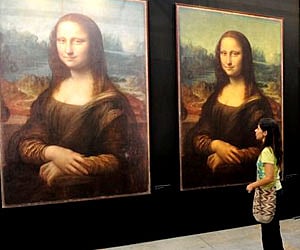 A visitor looks at replicas of Leonardo da Vinci's Mona Lisa at the "Da Vinci The Genius" exhibition in Medellin, Colombia. (AP File Photo)