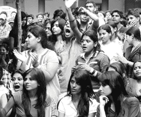When St Francis Degree College for Girls throws a party, everyone comes! The turn out at their annual fest — Xpressions 2010 was a sight to see. (EPS)