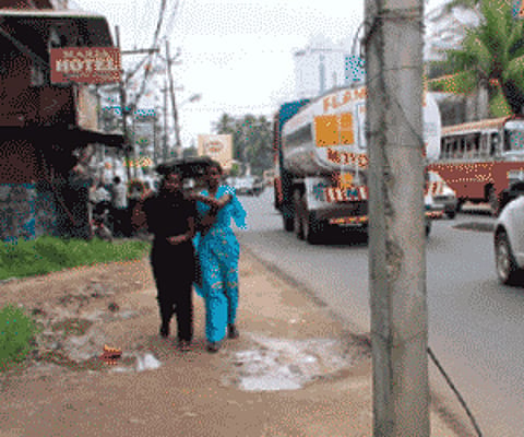 No place to walk on SA Road