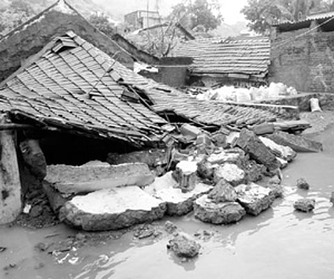 Rescue operation in progress at Ettukudi village in Nagapattinam on Monday.