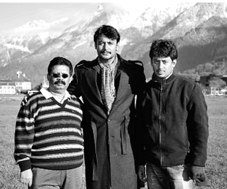 Producer Mahadev, actor Darshan and director Harsha at the shoot of Chingaari