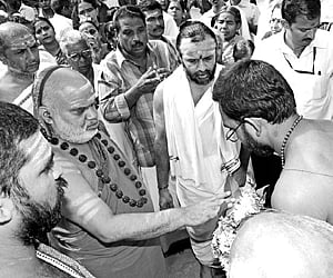 Sringeri Sharada Peetham Matadhipathi Bharathi Theertha Swami being received with poornakumbham at the entrance of the Sree Krishna temple, Kalady, on