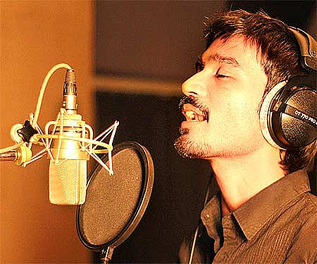 A screen-grab of Dhanush singing 'Why this kolaveri di'.