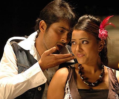 A still from Nuvvekkadunte Nenakkadunta (ENS)
