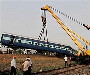 Bengal train mishap: Different voices within UPA