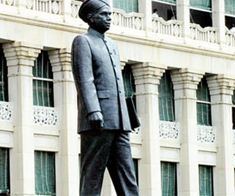 Statue of Kengal Hanumanthaiah (ENS)