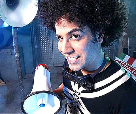 VJ Manish, the host of 'Adam Vs Madam' (Pic Courtesy: Channelv.in)