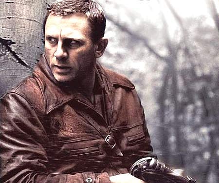 Daniel Craig, in the poster of 'Defiance'.