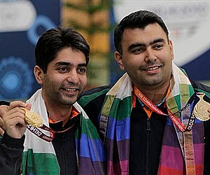 Abhinav Bindra and Gagan Narang with their medals. (Photo: AP)