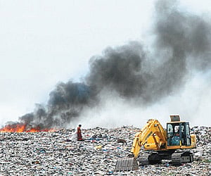 Garbage dump makes Kodungaiyur gasp