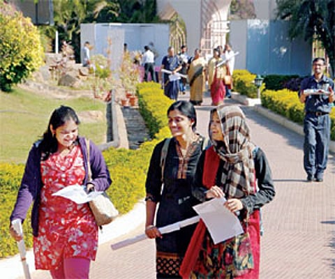 Students and delegates arriving at the Golconda Hall for the inaugural of the Hyderabad Literary festival at Taramati Baradari| A Suresh Kumar.
