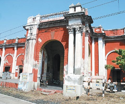 Pictures showing the bad state that the Royapuram Railway Station is currently in.