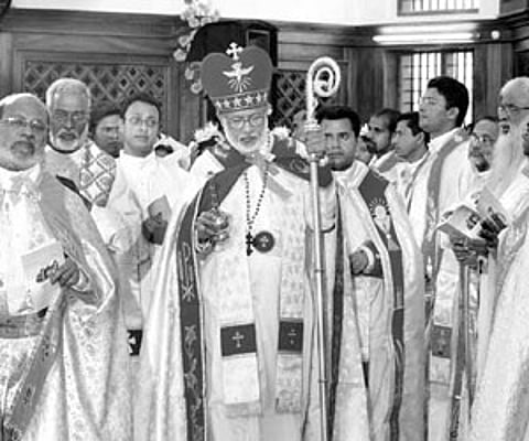Major Archbishop Mar George Alencherry consecrating the new church at Malayattoor.