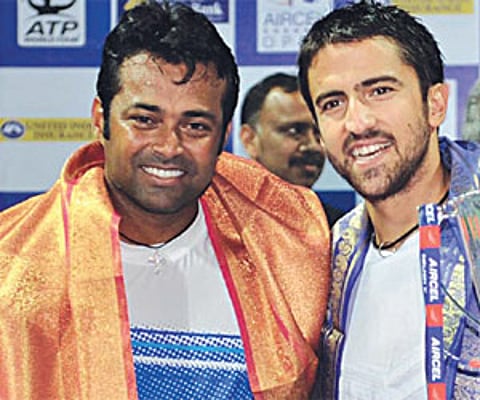 L Paes (left) & J Tipsarevic celebrate their win | D Sampathkumar