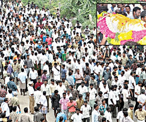Dalit leader Pasupathi Pandian’s body (inset) being taken in a massive procession in Dindigul before being transported to Thoothukudi.