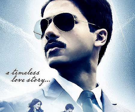 The poster of 'Mausam'.