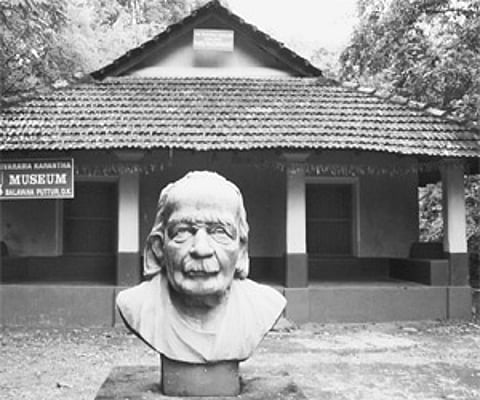 The bust of Shivarama Karanth in front of a museum inside Balavana in Puttur