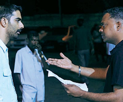 Director Gautham Menon talking to newcomer Veera, the lead actor in Menon’s forthcoming Nadunisi Naaigal. (EPS)