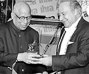 Leela Palaces, Hotels and Resorts Chairman Captain C P Krishnan Nair receiving the 'Hotelier of the Century' award from International Hotels and Resta