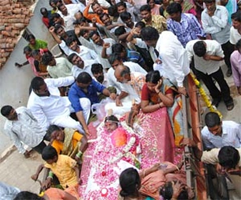 A large number of people turned up for the funeral procession of Yadi Reddy at his native village of Pedamangalaram of Rangareddy district on Friday.