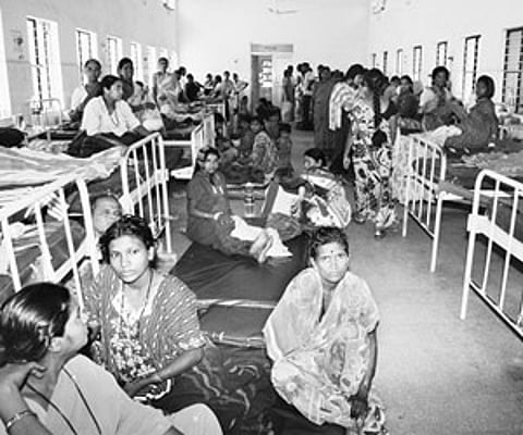 Patients lying on ground in Chitradurga district hospital’s mother and child care unit |Express Photo.