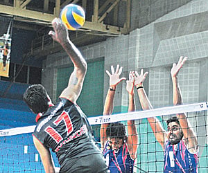 Action from the IVL encounter between Hyderabad Chargers and Maratha Warriors on Monday.