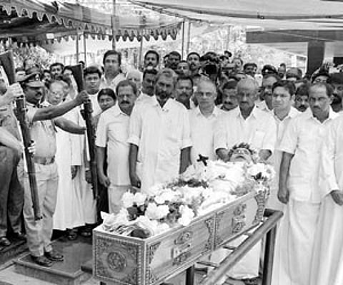 State honours being paid to actor Jose Prakash at the funeral held at St Mary’s Basilica cemetery in Kochi on Monday.