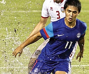 Sunil Chhetri (right)