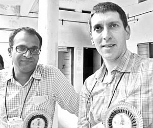 Barry Newstead, Chief Global Development Officer of the Wikimedia Foundation (right) with Hisam Mundol consultant of Wikimedia India Programme | EPS