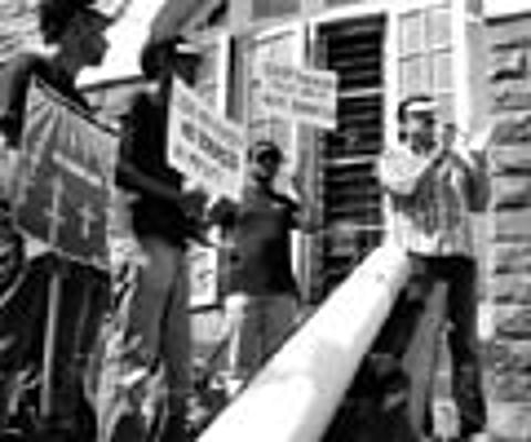 Suresh Gopi along with GIST activists displaying the ‘effigy’ of a cigarette during their No Tobacco Day observance in the city