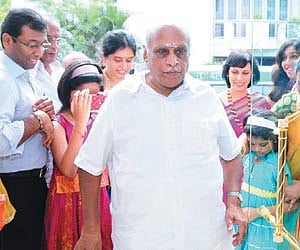 Narasu’s Sarathy (centre) at the inauguration of the new store.
