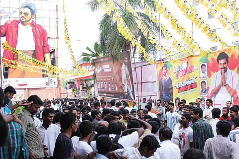 Alex Pandian draws Rajini fans to theatres