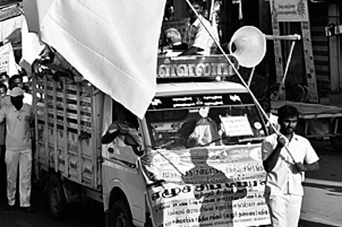 Vallalar followers take to streets