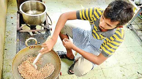 Cooking ‘Nalla Soru’ with small millets