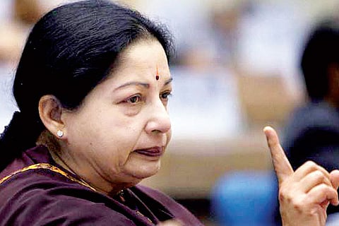 Karunanidhi soft on UPA due to Kanimozhi: Jayalalithaa